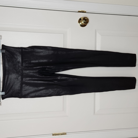 Spanx faux leather shiny black leggings size medium - Picture 2 of 11